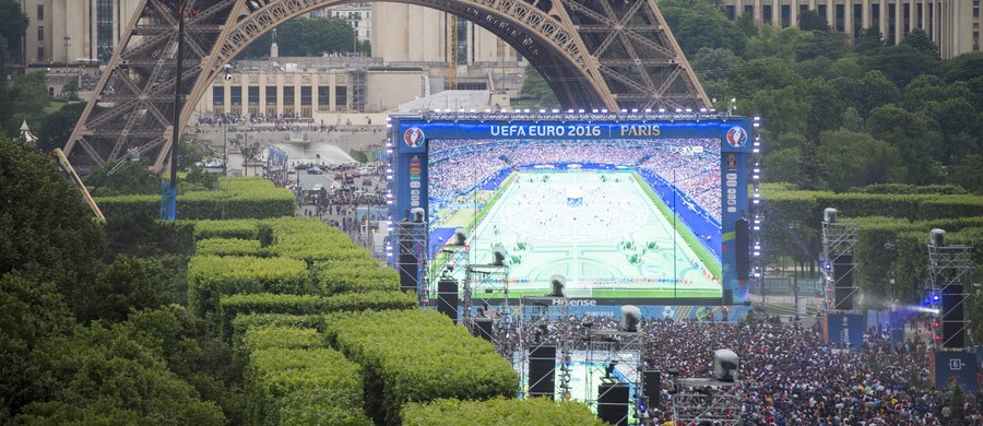Piloci francuskich linii lotniczych Air France rozpoczęli czterodniowy strajk, który może pokrzyżować plany tysięcy kibiców piłki nożnej w drugim dniu odbywających się we Francji piłkarskich mistrzostw Europy - podaje BBC. W sobotę odwołanych zostało ok. 30 proc. lotów Air France. Przewoźnik zapewnia jednak, że priorytetem będą połączenia do miast, w których rozgrywane są mecze turnieju.