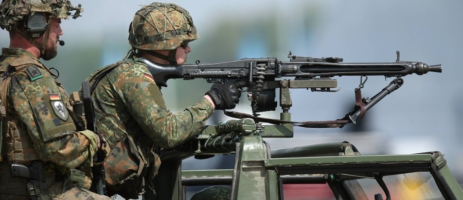 Należąca do Bundeswehry skrzynka z ostrą amunicją zaginęła podczas lotu oddziału niemieckich żołnierzy do Mali - podały niemieckie media. Podróżując z Berlina do Bamako liniowym samolotem Air France, żołnierze nadali broń i amunicję na bagaż.