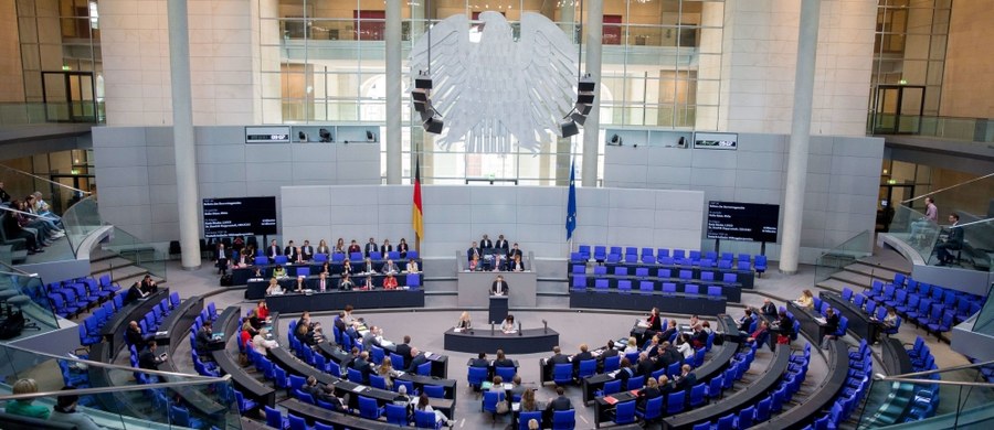 Posłowie do Bundestagu pochodzenia tureckiego, atakowani przez władze w Ankarze jako zdrajcy za poparcie rezolucji uznającej masakrę Ormian za ludobójstwo, otrzymali ochronę policyjną - podał dziennik "Frankfurter Allgemeine Sonntagszeitung" (FAS).