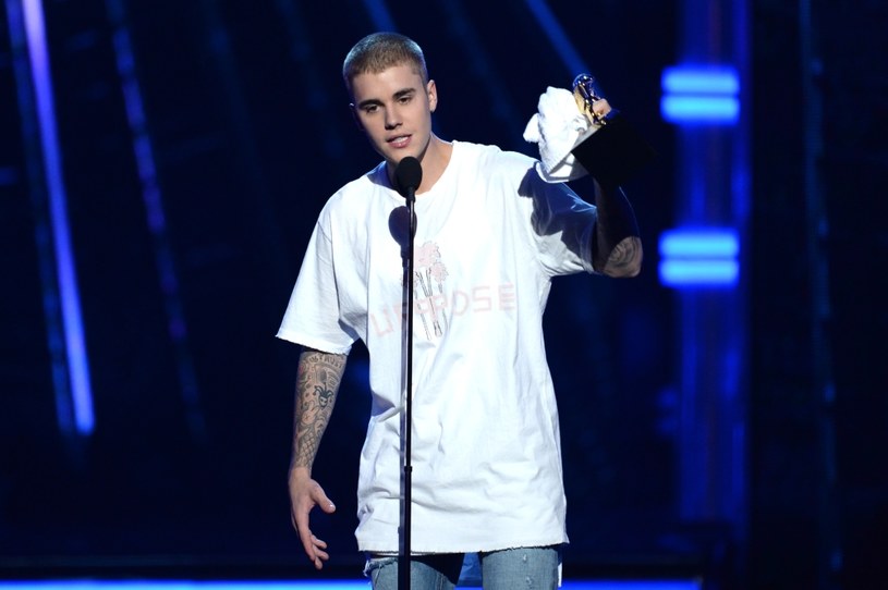W miniony czwartek (9 czerwca) Justin Bieber wziął udział w bójce w Cleveland. Wokalista o starciu napisał też na swoich profilach społecznościowych. 