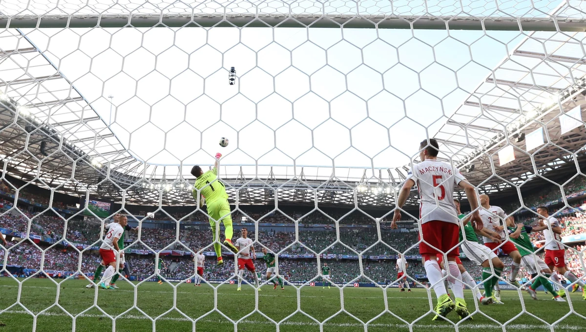 Polska wygrała swój pierwszy mecz na Euro 2016. Jest to także pierwsze zwycięstwo biało-czerwonych na mistrzostwach Europy w historii. Specjalny wysłannik RMF FM Jan Kałucki komentuje dla was doniesienia prasowe o sukcesie Polaków. 