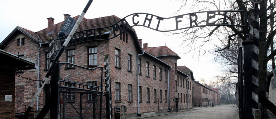 Komu przeszkadzają polskie i chrześcijańskie elementy w niemieckim obozie koncentracyjnym?