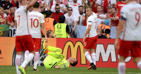 Wtorkowa kontrola radiologiczna wykaże, czy kontuzjowany Wojciech Szczęsny będzie mógł wystąpić w czwartkowym meczu Euro 2016 z Niemcami. Bramkarz piłkarskiej reprezentacji Polski doznał kontuzji uda w niedzielnym spotkaniu z Irlandią Północną (1:0).