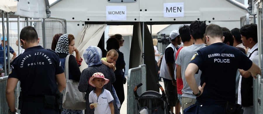 Biuro Wysokiego Komisarza Narodów Zjednoczonych ds. Uchodźców (UNHCR) spodziewa się 248 tys. migrantów, którzy przybędą w tym roku do Unii Europejskiej szlakiem przez Turcję i Grecję - głosi poniedziałkowy raport. Prognoza ta obejmuje 156 tys. już przybyłych migrantów.
