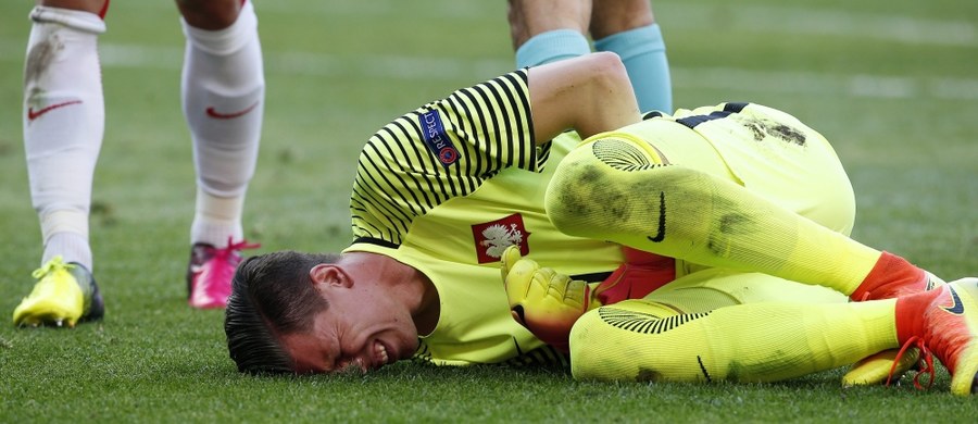 Wojciech Szczęsny nie będzie uczestniczył w wieczornym treningu. Po badaniach USG nogi naszym bramkarzem zajmie się fizjoterapeuta, będą też ćwiczenia na basenie. Wszystko wskazuje na to, że występ naszego bramkarza w czwartkowym meczu z Niemcami trzeba będzie traktować jako niespodziankę.