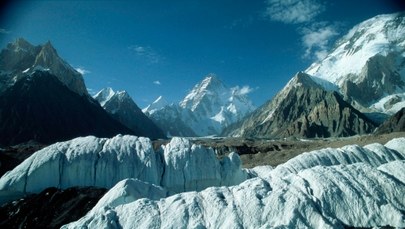 K2 i masyw Gaszerbrum celem Polaków. Dziesięciu naszych alpinistów odleciało do Pakistanu