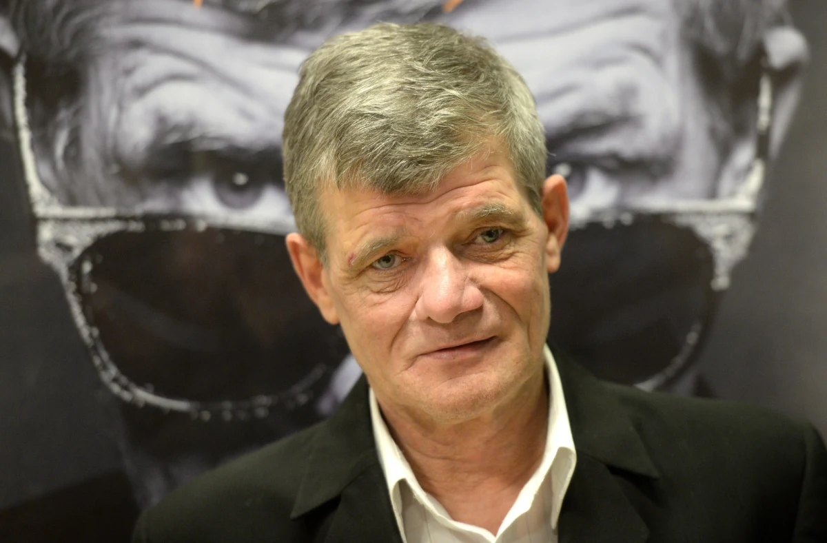 Jest jednym z najpopularniejszych polskich aktorów niezawodowych. Przed kamerą stawał już w dzieciństwie, by potem na długie lata porzucić to zajęcie. Powrócił na ekrany dzięki filmowi "Edi" Piotra Trzaskalskiego. Kto to taki? Doskonale znany polskim widzom Henryk Gołębiewski, który 60 lat temu urodził się w Warszawie. 