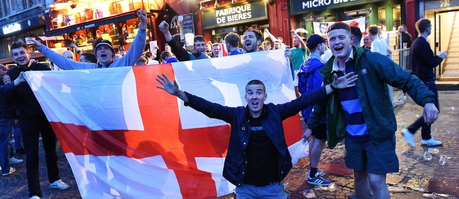 Rosną emocje przed czwartkowym meczem piłkarskich mistrzostw Europy w Lens, w którym zmierzą się drużyny Anglii i Walii. Media określają go jako "bitwa o Wielką Brytanię". Atmosferę podgrzewają też zawodnicy obu zespołów.