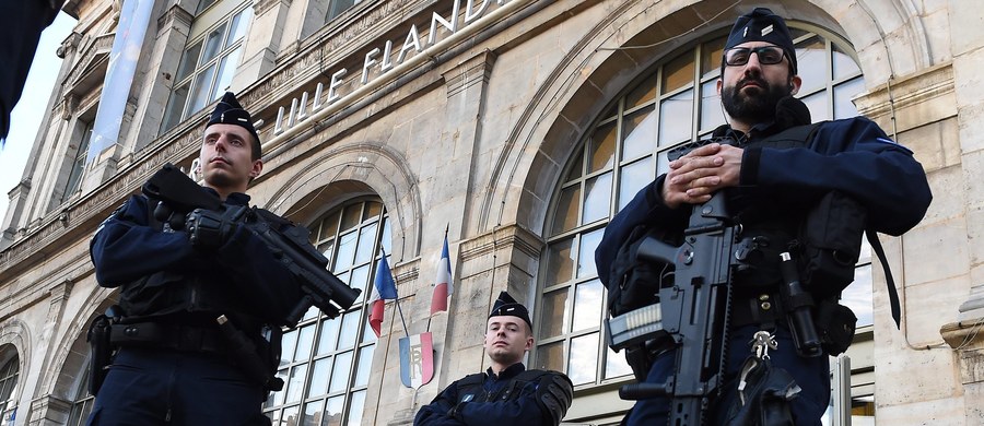 ​Do belgijskich służb policyjnych rozesłano wewnętrzną notę, w której ostrzeżono jest przed nieuchronnym zagrożeniem terrorystycznym w Belgii i we Francji. Ponad tydzień temu grupa bojowników wyruszyła do Europy z Syrii - informują w środę media w Belgii.