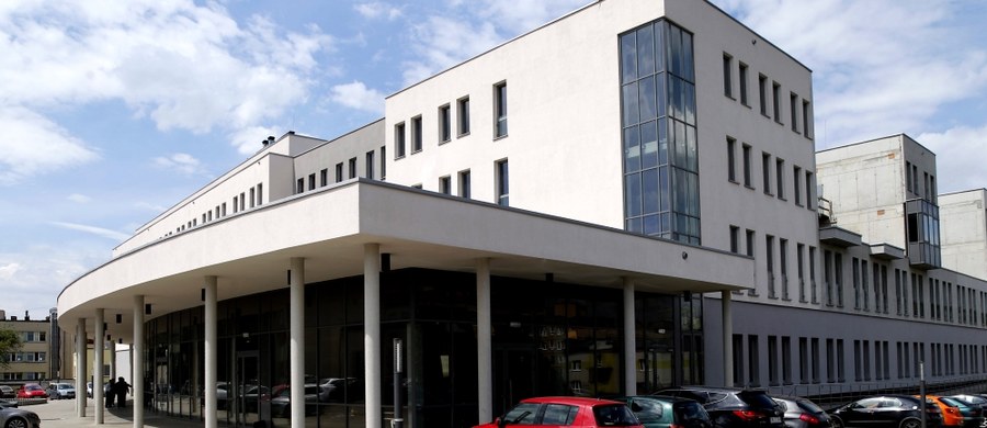 Organizacje związkowe działające w Zagłębiowskim Centrum Onkologii - Szpitalu Specjalistycznym im. Szymona Starkiewicza w Dąbrowie Górniczej (ZCO) porozumiały się z dyrekcją placówki. Oznacza to, że w czwartek nie rozpocznie się tam zapowiadany bezterminowy strajk. Załoga domagała się 300 złotych podwyżki. 