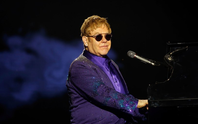 Wokalista Elton John, po tragicznych wydarzeniach w Orlando, znalazł siłę w "tęczowej fali miłości". 