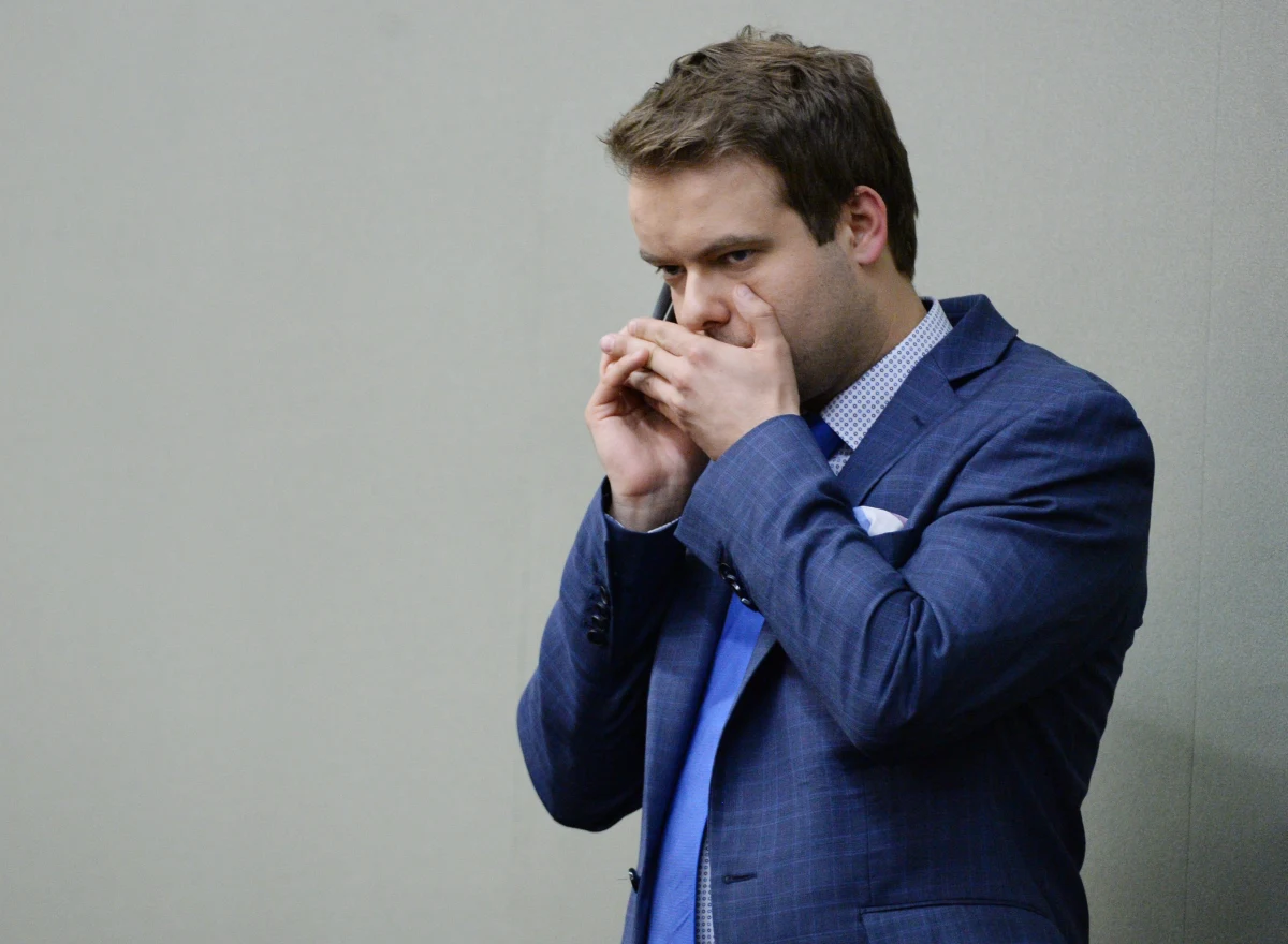 "Do końca roku planujemy przygotować projekt ustawy. Realne wejście w życie to 2018 rok" - mówi, pytany przez słuchaczy o obniżenie wieku emerytalnego, gość Kontrwywiadu RMF FM rzecznik rządu Rafał Bochenek. "2018, bo jest to związane z procedurami, które są w ZUS-ie. Z tym, że trzeba wdrożyć nowe narzędzia informatyczne" - tłumaczy. Pytany o to, czy chodzi o nowy projekt rządu, czy o prezydencki, odpowiada: wcale nie mówimy, że będziemy nowy projekt opracowywali. 