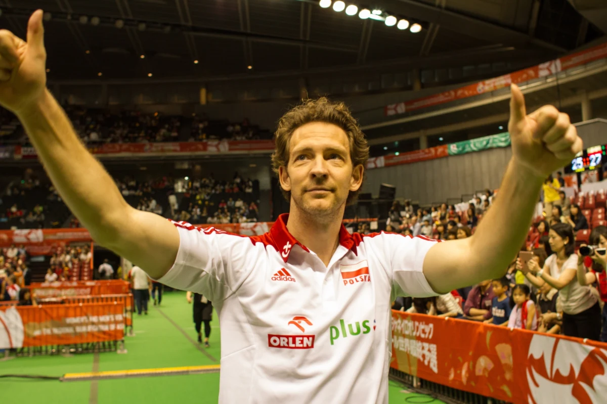 Polscy siatkarze o godz. 16.40 meczem z Bułgarią w Kaliningradzie rozpoczną tegoroczne zmagania w Lidze Światowej. "Nie mieliśmy zbyt wiele czasu na przygotowania, ale pochodzimy do tych rozgrywek poważnie" - powiedział trener Stephane Antiga.
Z Bułgarią biało-czerwoni grali w maju w Memoriale Huberta Jerzego Wagnera w Krakowie i przegrali wtedy 2:3.