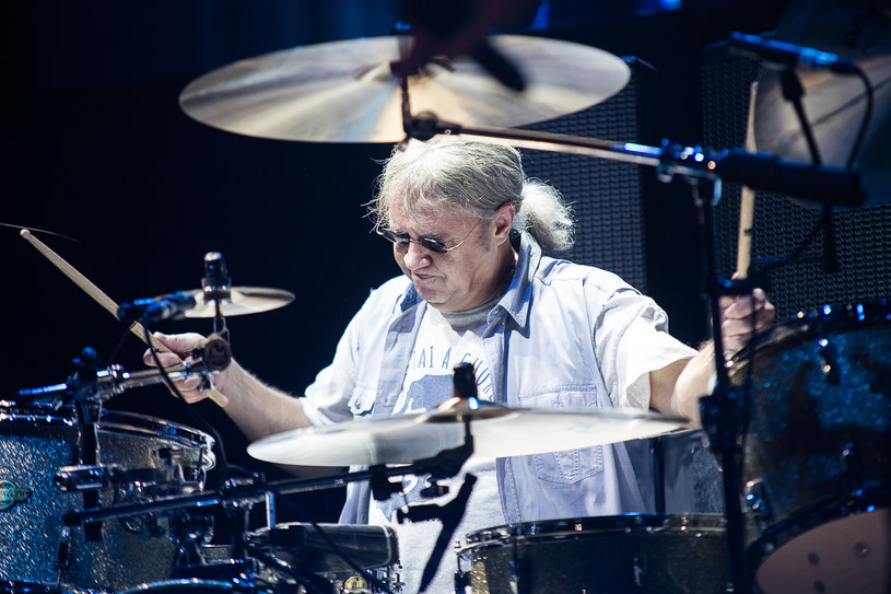Dwa koncerty Deep Purple w Szwecji zostały odwołane na skutek problemów zdrowotnych jednego z muzyków. Perkusista Ian Paice opublikował oświadczenie, w którym oznajmił, że chodziło o niego i wyjawił szczegóły.