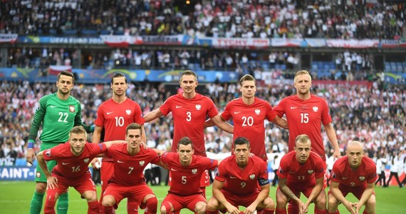 Po wczorajszym spotkaniu Polska – Niemcy apetyt na kolejne mecze rośnie. Zremisowaliśmy 0:0 z mistrzami świata i mamy na swoim koncie 4 pkt. Przed nami w fazie grupowej jeszcze mecz z Ukrainą.  Jak myślicie, jak daleko zajdzie drużyna biało-czerwonych na mistrzostwach Europy we Francji. Głosujcie! 
