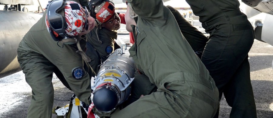 Służby wywiadowcze państw europejskich szukają sześciu statków, które w połowie maja wypłynęły z Turcji z bronią dla bojowników Państwa Islamskiego (IS) w Libii - pisze w piątek "Le Figaro", powołując się na źródło w bliskowschodnich siłach bezpieczeństwa.