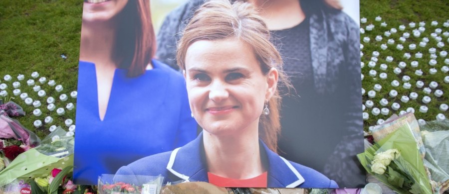 ​Prawicowy ekstremizm to priorytetowy wątek śledztwa ws. zabójstwa posłanki do Izby Gmin Jo Cox - podała brytyjska policja. Dochodzenie jest prowadzone także pod kątem ewentualnych zaburzeń psychicznych głównego podejrzanego.