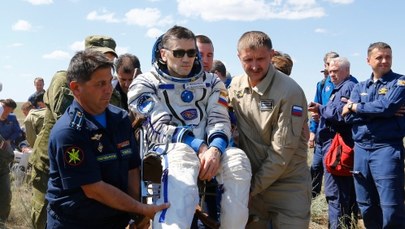 Sojuz z trzema astronautami wylądował w Kazachstanie