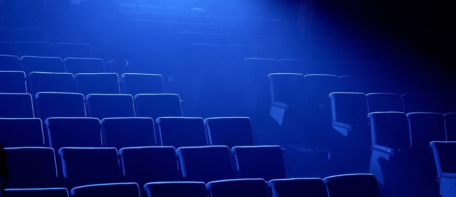 ​65-letni miłośnik horrorów, który wybrał się na pokaz filmu "Obecność 2" w mieście Tiruvannamalai w stanie Tamilnadu, nie poradził sobie z ogromnym napięciem i doznał ataku serca. Po przewiezieniu do szpitala mężczyzna zmarł - informuje "The Times of India"