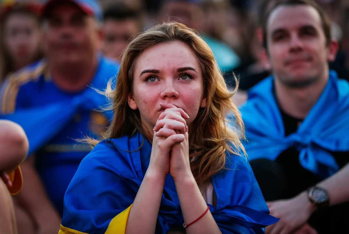 Piłkarze Ukrainy, która nie ma już szans na awans z grupy C mistrzostw Europy, zapowiadają walkę o honor we wtorkowym meczu z Polską w Marsylii. „Zawiedliśmy kibiców i teraz musimy odzyskać ich zaufanie” – powiedział obrońca reprezentacji Ukrainy Ołeksandr Kuczer.