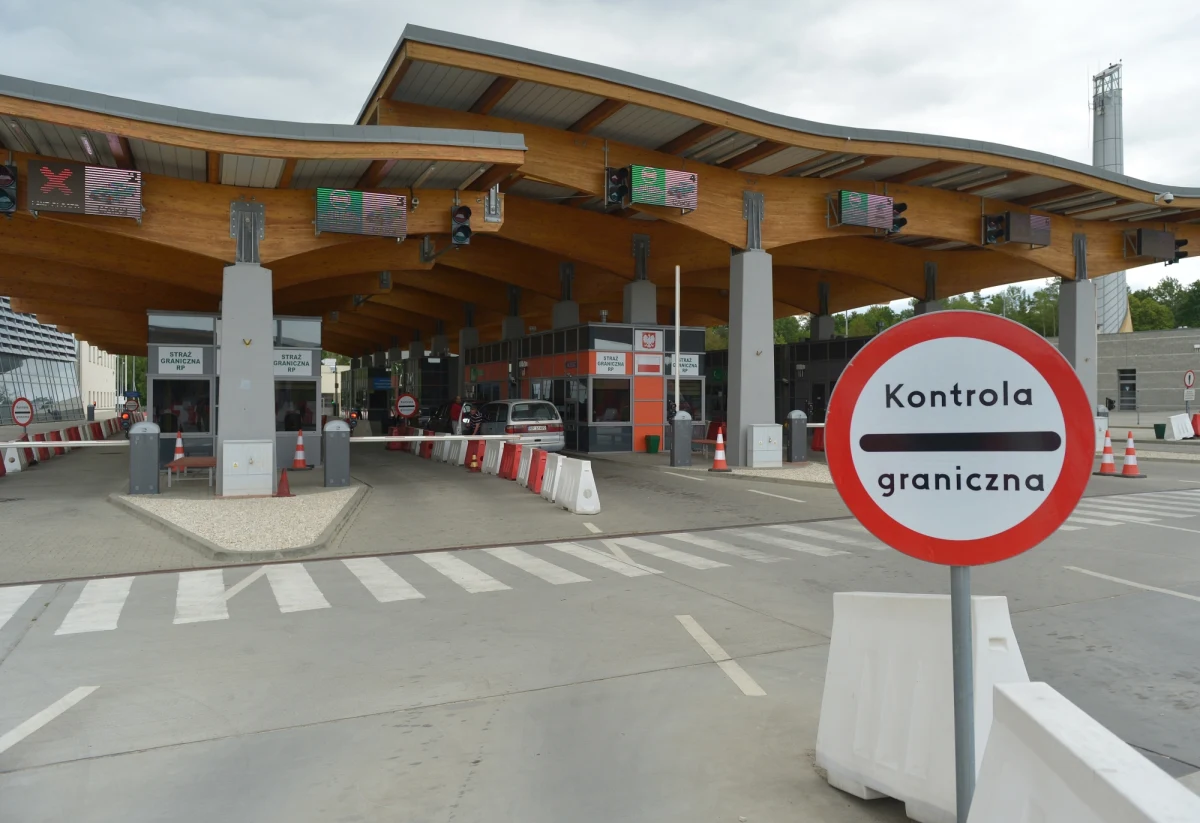 Jeszcze dziś związkowcy ze służby celnej chcą wysłać do prokuratora generalnego zawiadomienie o popełnieniu przestępstwa. Jak twierdzą, kierownictwo służby celnej niebezpiecznie nagina przepisy, żeby opanować protest celników. 