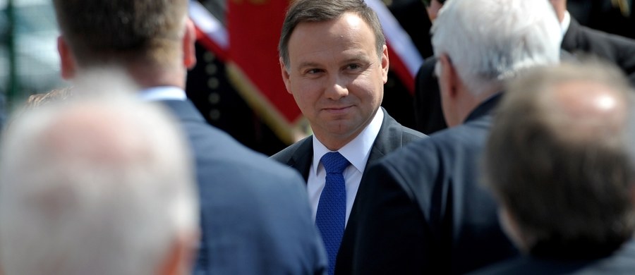 Prezydent Andrzej Duda jest liderem czerwcowego rankingu zaufania; ufa mu 58 proc. Polaków - wynika z sondażu CBOS. Na kolejnych miejscach są: premier Beata Szydło (50 proc. zaufania) oraz Paweł Kukiz (44 proc.).