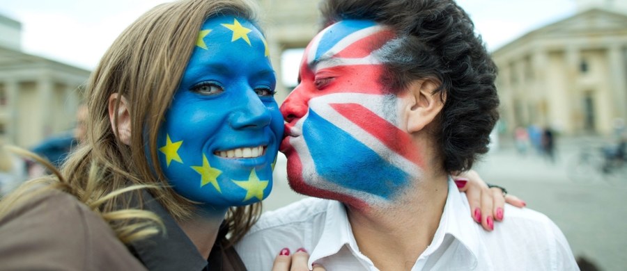 Komisja Europejska wstrzymuje oddech przed brytyjskim referendum. Jak donosi dziennikarka RMF FM Katarzyna Szymańska-Borginon, Bruksela dosłownie została sparaliżowana obawą przed wygraną zwolenników wyjścia Wielkiej Brytanii z Unii Europejskiej. W razie brytyjskiego „nie” dla UE planowane jest nadzwyczajne, kryzysowe posiedzenie Komisji Europejskiej. 