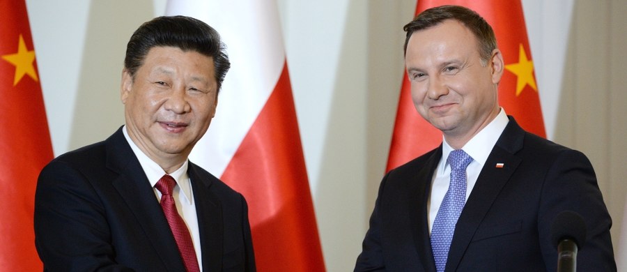 Polska ma stać się dla Chińczyków bramą do Europy - stwierdził prezydent Andrzej Duda w trakcie spotkania z chińskim prezydentem w Warszawie. Xi Jinping odpowiedział, że "Polska ma odgrywać bardzo ważną rolę w połączeniu między Chinami a Europą".