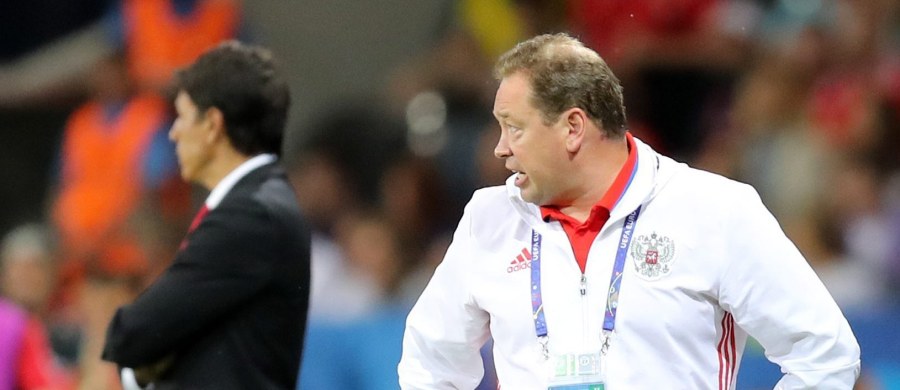 Selekcjoner piłkarskiej reprezentacji Rosji Leonid Słucki zasugerował na konferencji prasowej po przegranym meczu mistrzostw Europy z Walią, że poda się do dymisji. "Po takim turnieju ktoś inny powinien stanąć na czele drużyny" - powiedział. Reprezentacja Federacji odpadła już z Euro 2016.