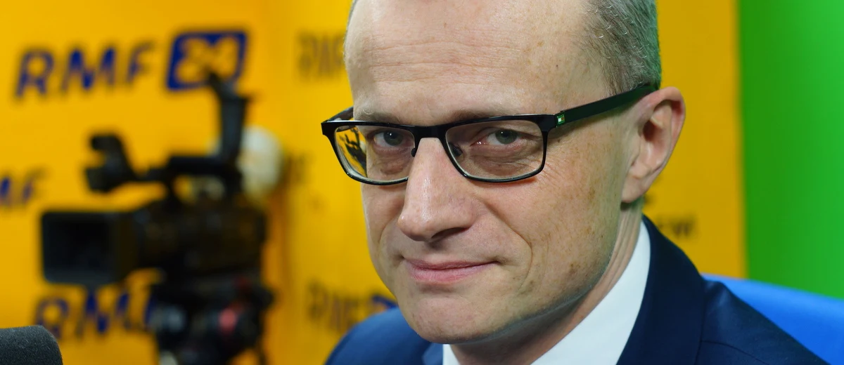 „Prezydent od początku uważał, że to dobry krok i dobra decyzja. Nie miał większych wątpliwości podpisując wniosek dotyczący wysłania polskich żołnierzy na Bliski Wschód” – mówi, pytany o polskie kontyngenty, które będą wspierać walkę z Państwem Islamskim, gość Kontrwywiadu RMF FM, dyrektor prezydenckiego biura prasowego Marek Magierowski. „Sytuacja geopolityczna jest dynamiczna. Prezydent podjął decyzję o wysłaniu polskich żołnierzy, bo wie, że sojusznicy potrzebują nas także na Bliskim Wschodzie” – dodaje gość RMF FM. Jego zdaniem Andrzej Duda wielokrotnie podkreślał, że jeśli zależy nam na wzmocnieniu wschodniej flanki NATO, to „jako lojalny partner musimy przejawiać zaangażowanie w innych rejonach świata”. 