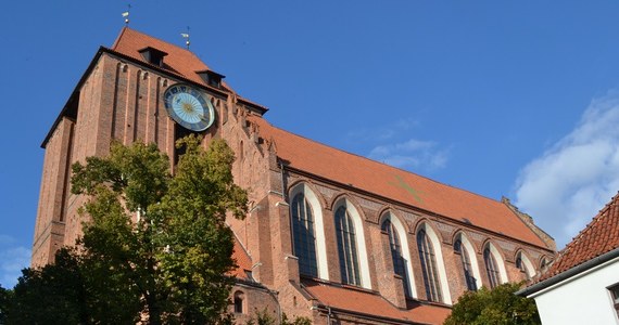 Policja zatrzymała trzech mężczyzn uczestniczących w piątek nad ranem w zajściu w Toruniu, podczas którego został poturbowany 22-letni student z Turcji. Młody Turek przebywał na Uniwersytecie Mikołaja Kopernika w ramach programu Erasmus. Według informacji uczelni doznał on wstrząśnienia mózgu i trafił do szpitala. Prokuratura przedstawiła zarzuty dwóm z zatrzymanych.