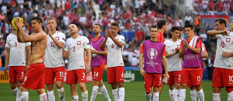 Polska pokonała Ukrainę 1:0 w swoim ostatnim meczu w grupie C. Zwycięstwo zapewniło biało-czerwonym awans do 1/8 finału piłkarskich mistrzostw Europy we Francji. "Kuba dał doskonałą zmianę" - akcentował selekcjoner reprezentacji Adam Nawałka. "Trener powiedział mi przed meczem, że jeśli będzie potrzeba, to na pewno wejdę na boisko. Strzeliłem bramkę, ale to nie ma aż takiego znaczenia, bo cała drużyna zapracowała na to zwycięstwo" - skromnie mówił po spotkaniu zdobywca jedynej bramki, Jakub Błaszczykowski. 