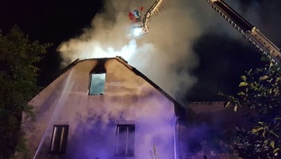 Pożar domu mieszkalnego w Małopolsce. Ogień gasiło 11 zastępów straży pożarnej