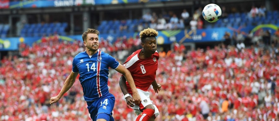 Islandia nie przestaje zaskakiwać. Piłkarze, którzy zadebiutowali w Euro, zajęli w grupie F drugie miejsce za Węgrami, a przed... Portugalią i awansowali do 1/8 finału. O ćwierćfinał zagrają w poniedziałek w Nicei z Anglią.