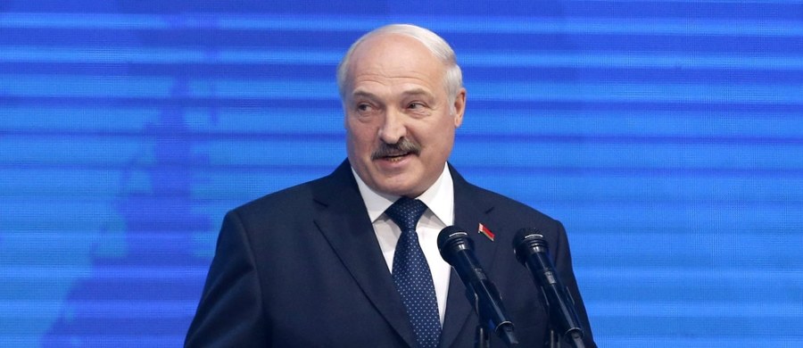 Prezydent Białorusi Alaksandr Łukaszenka na Ogólnobiałoruskim Zjeździe Ludowym poparł współpracę z UE, głównie w sferze gospodarki, zapowiedział kontynuację współpracy wojskowej z Rosją i zapewnił, że nie dojdzie do burzenia systemu politycznego kraju.
