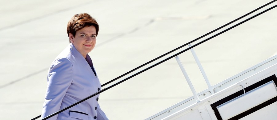 Beata Szydło przestaje być wiceprezesem PiS i zostaje szefową Rady Programowej. Taki plan ma część polityków PiS i przekonuje do niego prezesa Jarosława Kaczyńskiego - pisze "Fakt" w piątkowym wydaniu. To kolejny pomysł, by osłabić szefową rządu.