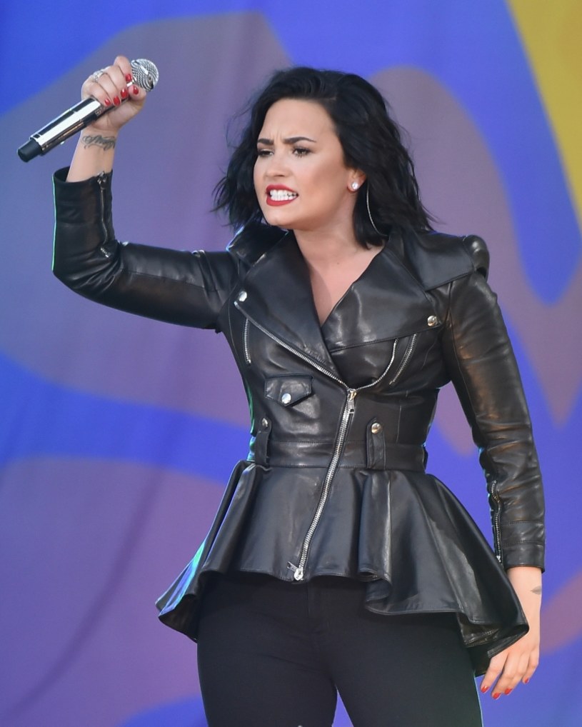 Piosenkarka Demi Lovato oskarżyła Amerykanów o to, że bardziej interesują się plotkami, niż ważnymi problemami na świecie.