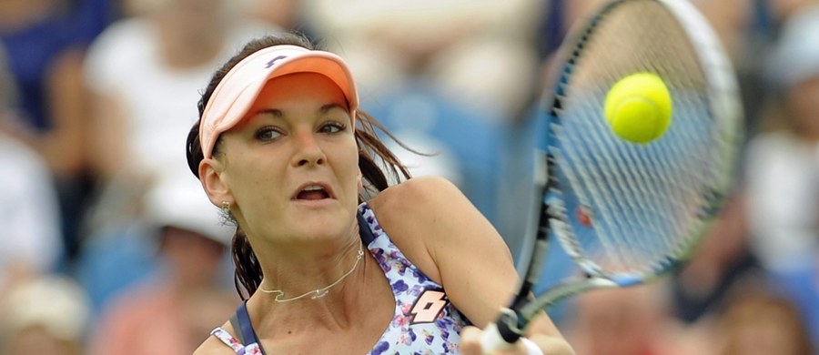 ​Najwyżej rozstawiona Agnieszka Radwańska odpadła z turnieju WTA na kortach trawiastych w Eastbourne (pula nagród 711 778 dolarów). Polska tenisistka w ćwierćfinale przegrała po trzech setach ze Słowaczką Dominiką Cibulkovą.