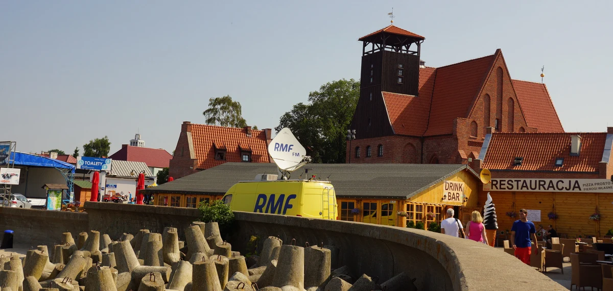 ​Niektórzy mówią, że to koniec Polski, ale dla mieszkańców to zdecydowanie jej początek. Wieńczący Mierzeję Helską Hel był w sobotę Twoim Miastem w Faktach RMF FM. Przybliżyliśmy historię miasta i opowiadaliśmy o jego atrakcjach, także tych zupełnie nieznanych. 