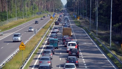 Polacy ruszają na wakacje. Policja przypomina o zasadach bezpiecznego podróżowania