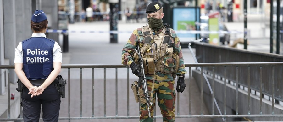 Zarzut przynależności do ugrupowania terrorystycznego postawiła prokuratura dwóm mężczyznom zatrzymanym w Belgii. W obu przypadkach chodzi o mężczyzn z belgijskim obywatelstwem. Ich tożsamości nie ujawniono.