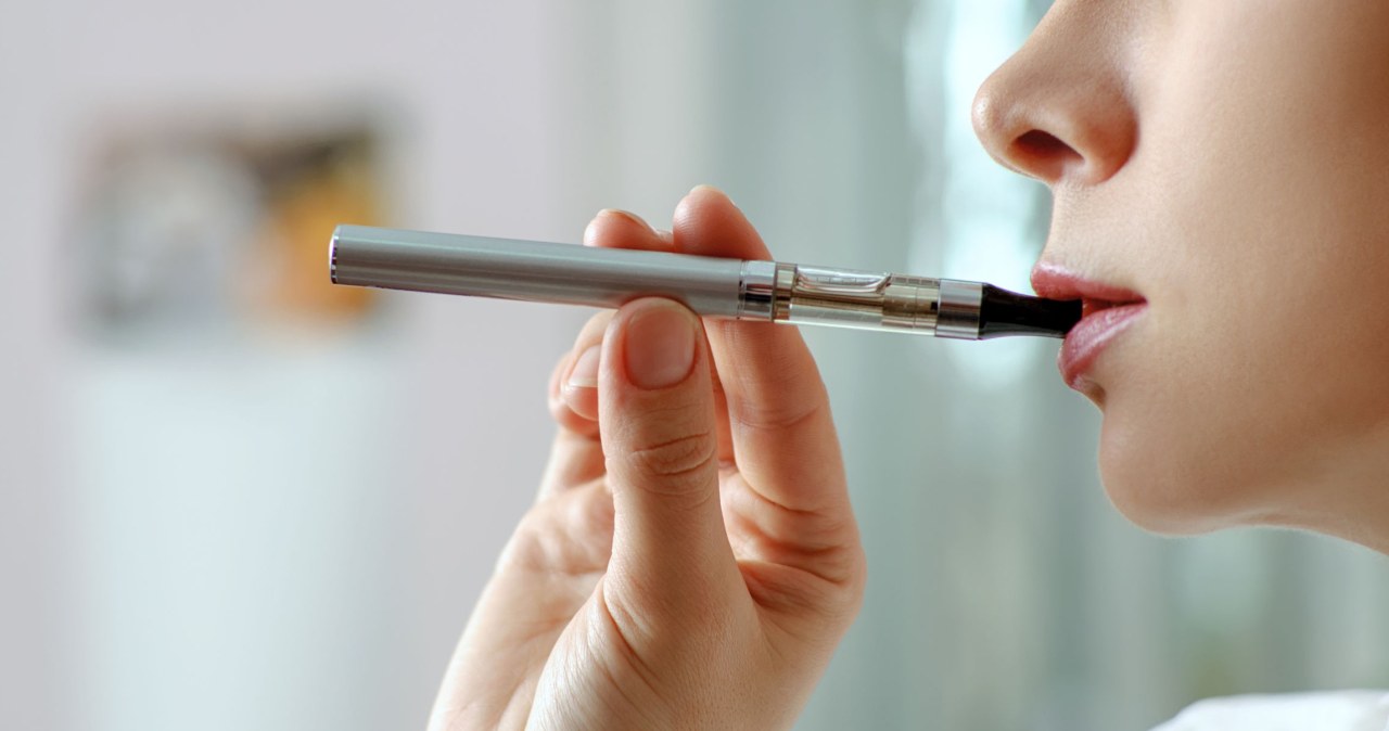 Eksperci alarmują: Wapowanie to prosta droga do palenia