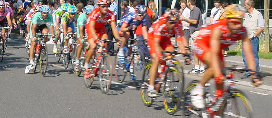 Podczas kolarskiego Tour de France zastosowane zostaną kamery termowizyjne, które mają zapobiec próbom oszustw technologicznych - poinformował francuski minister sportu Thierry Braillard. Kamery, pozwalające wykryć np. silniczek ukryty w rowerze, przygotowane zostały w Komitecie Energii Atomowej (CEA) na prośbę rządu francuskiego.