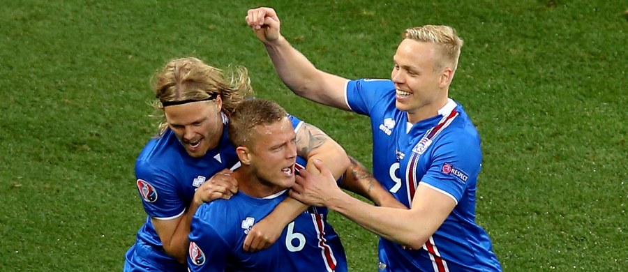 W poniedziałek w Nicei doszło do największej sensacji w mistrzostwach Europy od 2004 roku, kiedy tytuł wywalczyła Grecja. Debiutujący w imprezie tej rangi piłkarze Islandii pokonali Anglię 2:1. 