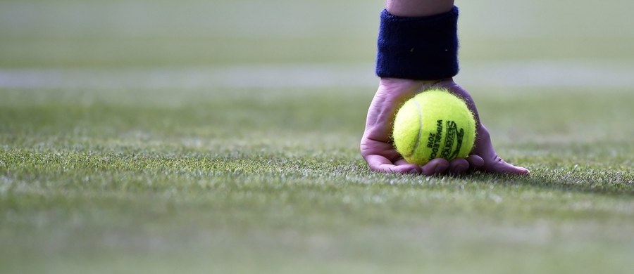 Rozstawiona z "trójką" Agnieszka Radwańska po południu powinna rozpocząć mecz 1. rundy Wimbledonu z ukraińską tenisistką Kateryną Kozłową. Polka zainauguruje tym spotkaniem 11. w karierze występ w wielkoszlemowym turnieju na kortach trawiastych w Londynie.
