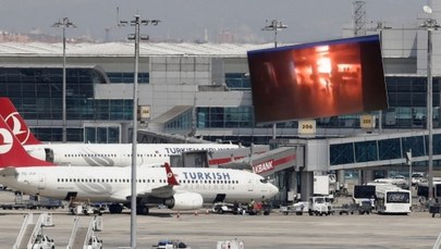 Eksplozje i strzały na lotnisku w Stambule