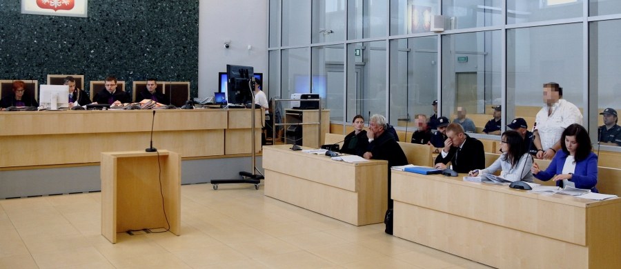 Przed Sądem Okręgowym w Gliwicach ruszył proces w głośnej sprawie zabójstwa sprzed  15 lat. We wrześniu 2001 roku małżeństwo z Gliwic zostało wówczas porwane i zamordowane. Sprawcy chcieli odzyskać dług. Sprawa wyszła na jaw dopiero po 14 latach. Na ławie oskarżonych zasiada 5 osób. 