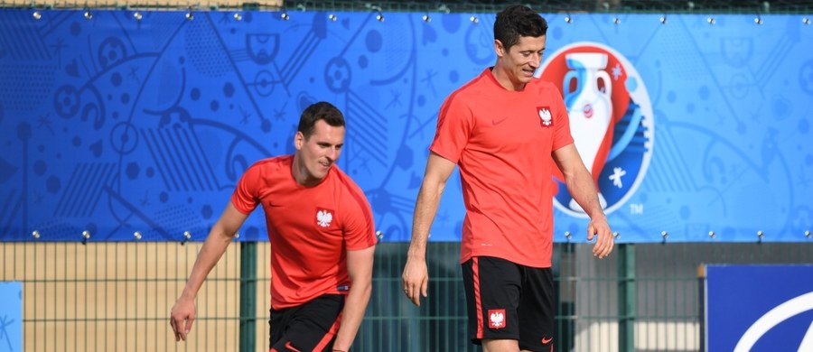 ​Tadeusz Fogiel, mieszkający na stałe we Francji menedżer piłkarski, powiedział, że w meczu z Portugalią w ćwierćfinale Euro 2016 oczekuje skuteczności od Roberta Lewandowskiego i Arkadiusza Milika. "Postawa obu to dla mnie zagadka" - przyznał.