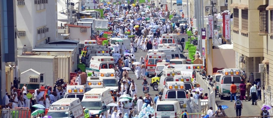 Władze saudyjskie wprowadzają bransoletki elektroniczne dla wszystkich pielgrzymów, którzy we wrześniu udadzą się do Mekki - podały miejscowe media. Podczas ubiegłorocznego hadżdżu stratowało się na śmierć 2070 osób.