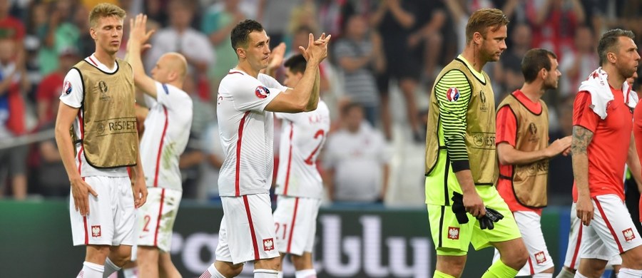 Po raz pierwszy w historii Polska zagrała w ćwierćfinale piłkarskich mistrzostw Europy. Niestety, w czwartek przegrała z Portugalią po rzutach karnych 3:5. W regulaminowym czasie gry było 1:1. Ludzie sportu komentują historyczny mecz Polaków.
